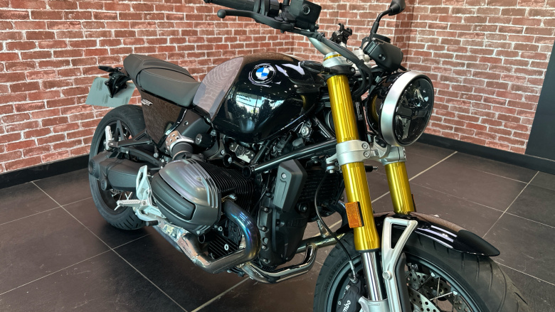 24MY BMW R12 Ninet